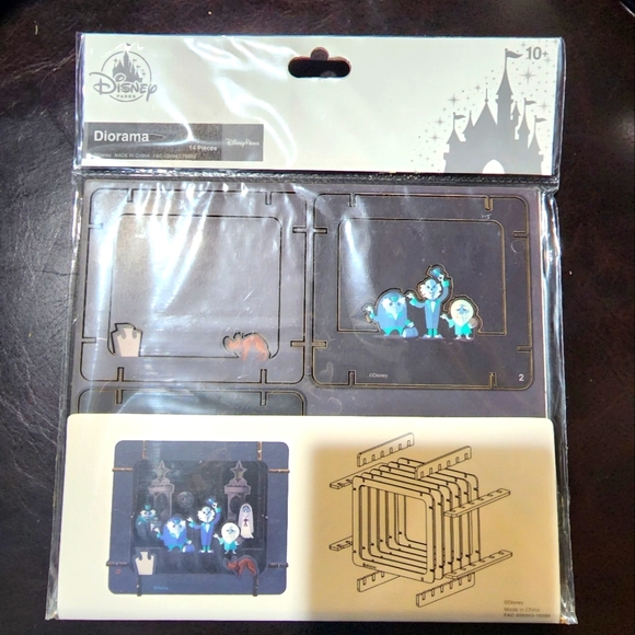 Haunted Mansion Diorama Disney Parks - Picture 1 of 3